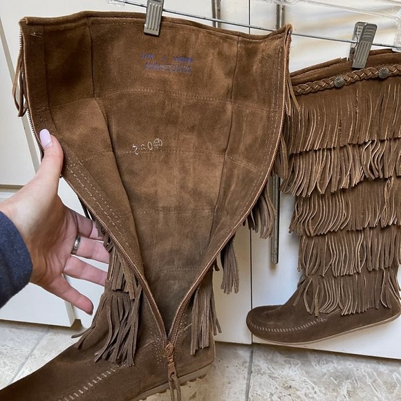 Anthropologie Minnetonka Moccasins 5 Layer Fringe Boot - Picture 9 of 15